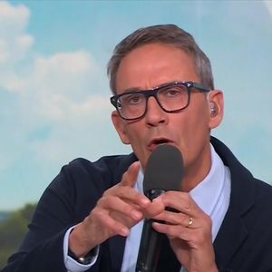 Émission "Ça peut vous arriver" du 4 juin 2025, la journaliste Céline Collonge est insultée de "borgne" en direct.