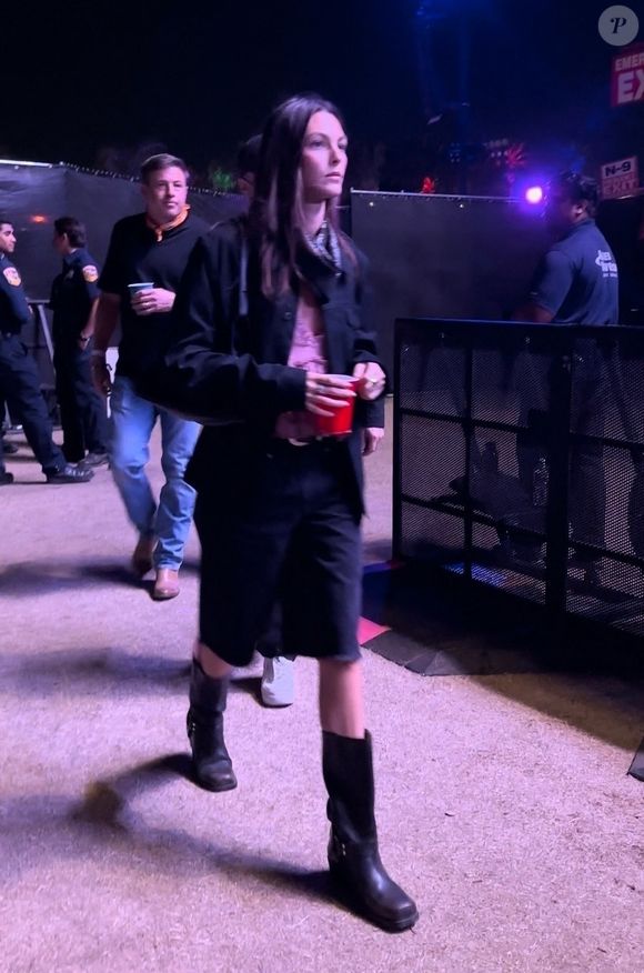 Leonardo DiCaprio et Vittoria Ceretti au concert de Post Malone à Coachella  Backgrid UK/ Bestimage