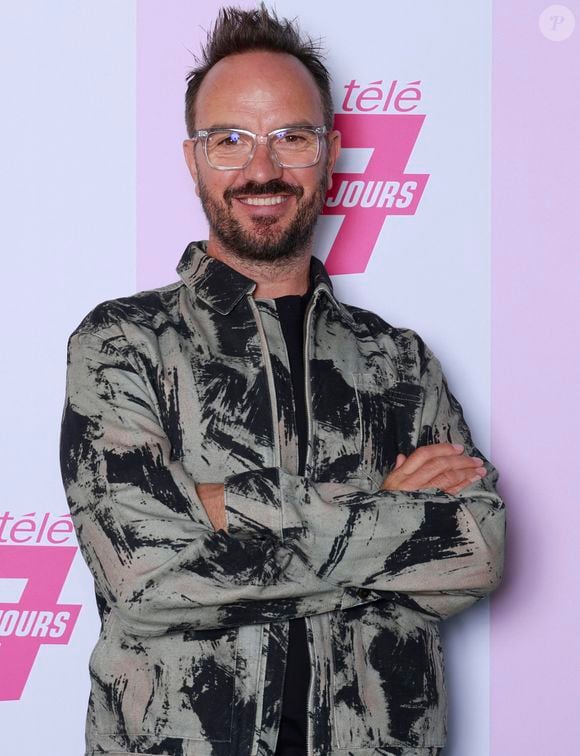 : Il garde pour lui les détails du drame, laissant transparaître une profonde tristesse.

Jarry - Soirée Télé 7 jours Chez Francette à Paris, jeudi 4 septembre 2025. - Soirée Télé 7 jours Chez Francette à Paris le 4 septembre 2025.
© Christophe Aubert via Bestimage