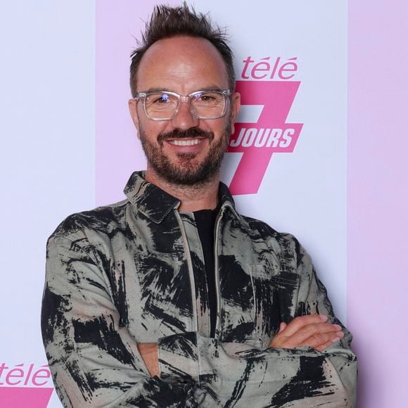 : Il garde pour lui les détails du drame, laissant transparaître une profonde tristesse.

Jarry - Soirée Télé 7 jours Chez Francette à Paris, jeudi 4 septembre 2025. - Soirée Télé 7 jours Chez Francette à Paris le 4 septembre 2025.
© Christophe Aubert via Bestimage