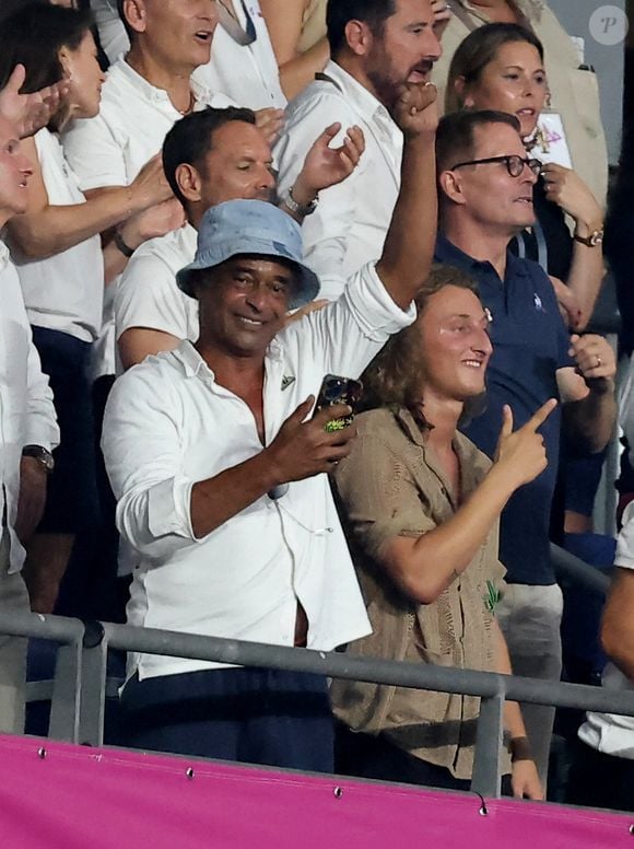 Yannick Noah et son fils Joalukas dans les tribunes lord du match d'ouverture de la Coupe du Monde de Rugby France 2023 avant le match de la Poule A entre la France et la Nouvelle-Zélande au Stade de France à Saint-Denis le 8 septembre 2023. © Dominique Jacovides/Bestimage
