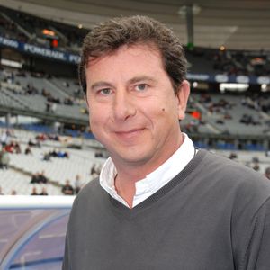 Le présentateur de télévision Pascal Bataille lors de la finale de la Coupe de la Ligue, Bordeaux contre Vannes à Saint-Denis, au nord de Paris, France, le 25 avril 2009. Bordeaux s'est imposé 4-0. Photo by Thierry Plessis/ABACAPRESS.COM