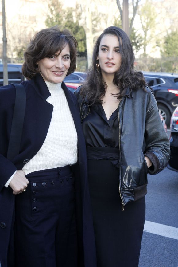 Inès de La Fressange et sa fille Nine - Arrivées au défilé de mode Haute-Couture printemps-été 2020 "Schiaparelli" à Paris. Le 20 janvier 2020 © Veeren Ramsamy-Christophe Clovis / Bestimage