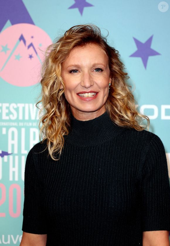 Alexandra Lamy au photocall des arrivées de la cérémonie de clôture du 27ème Festival International du Film de Comédie de l'Alpe d'Huez, France, le 20 janvier 2024. © Dominique Jacovides/Bestimage