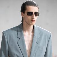 La Maison Saint Laurent dévoile sa collection printemps/été 2027 : fluidité, sobriété et touches d'éclat feront la saison