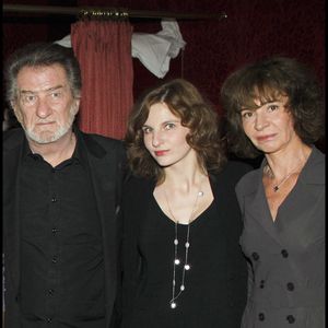 Puis, avec Muriel, Pamela, née en 1982, viendra agrandir la famille. 
Eddy Mitchell avec sa femme Muriel et leur fille Pamela - Générale de la comédie musicale "Rendez-vous" au théâtre de Paris. 
©RINDOFF-GUIREC / BESTIMAGE