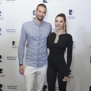 Elle raconte : "Il m'est arrivé quelque chose de perturbant. Maintenant que c'est digéré je me sens capable de le raconter."

Exclusif - Camille Lacourt et sa compagne Alice Detollenaere - De nombreuses personnalités sont venues assister au dîner de gala annuel de l'Institut Rafaël-Santé intégrative au Pavillon Gabriel à Paris le 8 novembre 2022. 
© Jack Tribeca / Bestimage