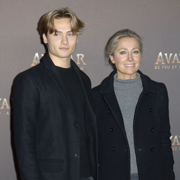 Anne-Sophie Lapix et son fils - Avant-première du film "Avatar : de Feu et de Cendres" à la Seine Musicale de Boulogne-Billancourt le 5 décembre 2025. © Marc Ausset-Lacroix/Bestimage