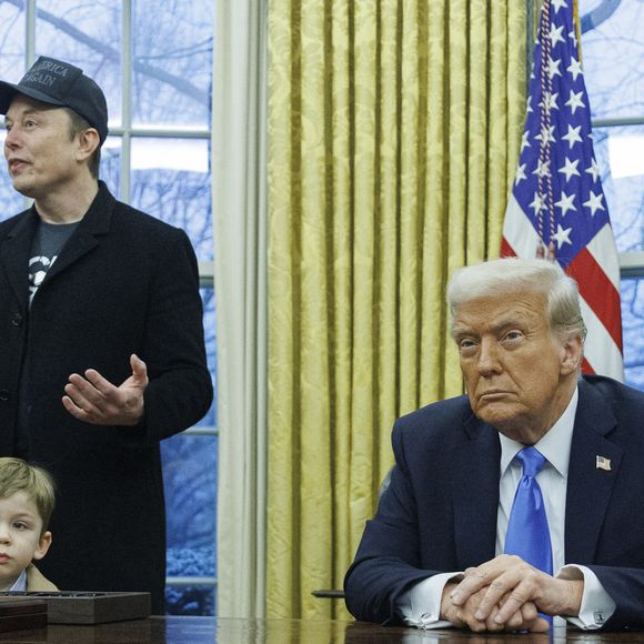Le président Donald Trump et Elon Musk, accompagné de son fils X, donnent une conférence de presse pour défendre les premières coupes budgétaires du Department of Government Efficiency (DOGE) dirigé par le patron de Space X et Tesla.
Washington, le 11 février 2025.
©Photo Press Service / BESTIMAGE