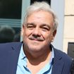 Didier Bourdon habite aussi dans ce célèbre quartier parisien ! L'acteur, sa femme Marie-Sandra et leurs filles Clélia et Natacha y sont totalement épanouis