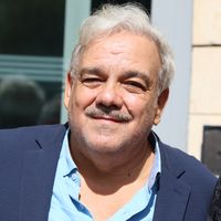 Didier Bourdon habite aussi dans ce célèbre quartier parisien ! L'acteur, sa femme Marie-Sandra et leurs filles Clélia et Natacha y sont totalement épanouis