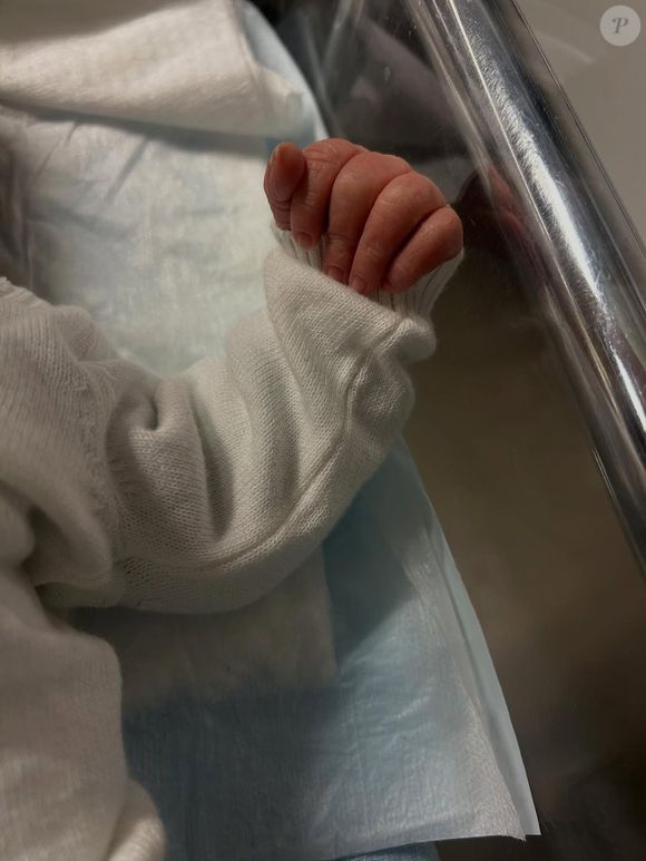 Elle a partagé d'adorables images de son petit garçon.

Justine Salmon a annoncé avoir donné naissance à un petit garçon.