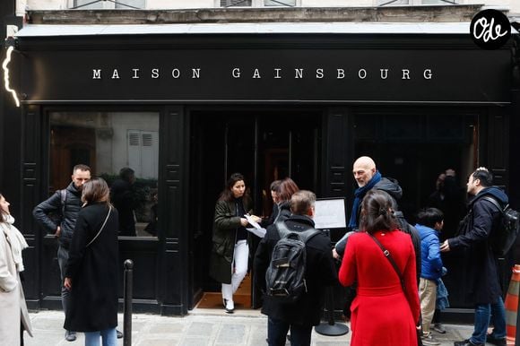 En effet, la Maison Gainsbourg souffle ses trois bougies avec une surprise de taille ! 

Illustration lors de la cérémonie de dévoilement de la plaque "Maison des Illustres" de la Maison Gainsbourg à Paris, France, le 2 avril 2024. © Christophe Clovis/Bestimage