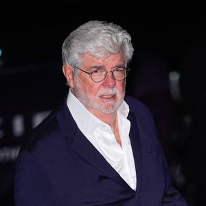 George Lucas est photographié à son arrivée à la cérémonie des Innovator Awards, le 29 octobre 2025 à New York. STARMAX / BESTIMAGE