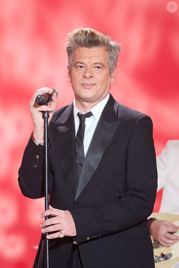 Dans la presse, il révèle avoir quitté la capitale pour "des raisons météorologiques et sociales".

Exclusif - Benjamin Biolay lors de l'enregistrement d'un Grand show de Noël "Christmas Show" imaginé par B.Biolay avec une pléiade d’artistes prestigieux au Casino de Paris, France, le 29 septembre 2022, diffusé sur Canal+, le 21 décembre 2022.. © Cyril Moreau/Bestimage