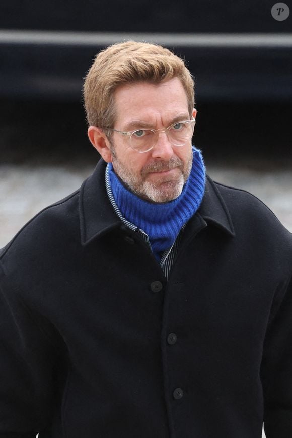 Il évoque plusieurs épreuves personnelles marquantes, dont la perte de sa fille et de son père.

Alexandre Delperier - Arrivées à la cérémonie religieuse en hommage à Rolland Courbis dans l'église de la Madeleine à Paris, France, le 14 janvier 2026. © Jacovides-Moreau/Bestimage