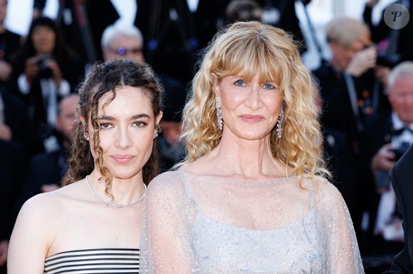 Laura Dern et sa fille Jaya Harper - Montée des marches du film " La bataille de Gaulle : L'âge de fer " lors du 79ème Festival International du Film de Cannes, le 20 mai 2026. © Jacovides-Moreau / Bestimage