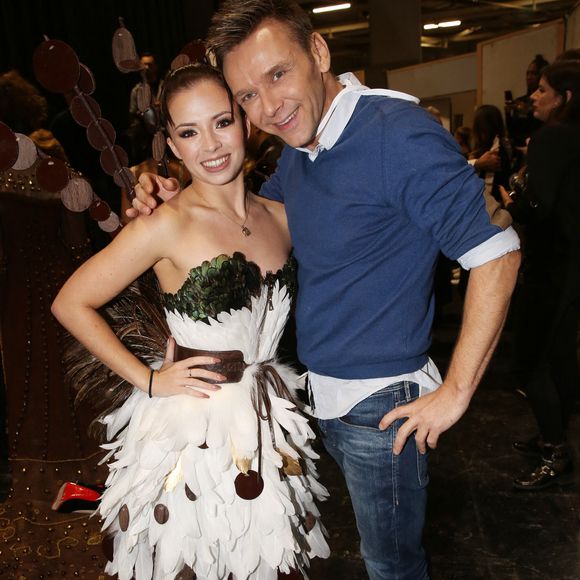 Marie Denigot et Jeanfi Janssens backstage lors du défilé d'ouverture du 24e Salon du Chocolat à la Porte de Versailles à Paris, France, le 30 octobre 2018. Photo Jerome Domine/Abaca