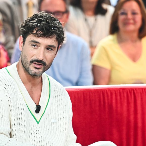 Jérémy Frérot - Enregistrement de l'émission "Vivement dimanche" au studio Gabriel, présentée par M.Drucker, et diffusée sur France 3 le 15 juin 2025.
© Guillaume Gaffiot / Bestimage