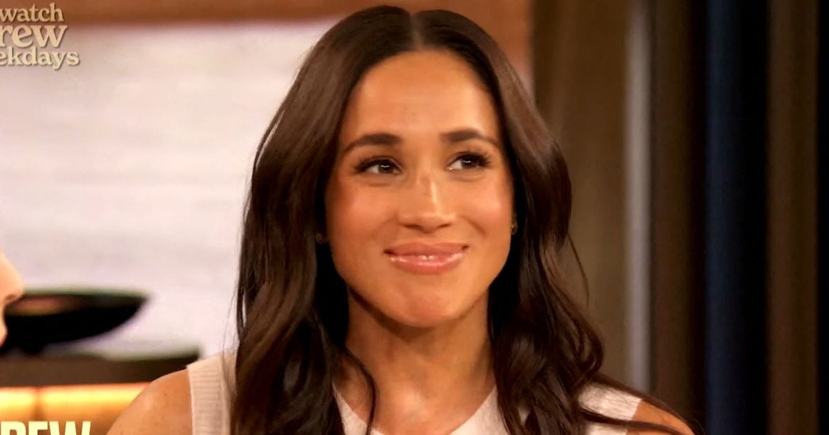 Meghan Markle dans son jardin avec ses enfants comme on les a rarement vus : les longs cheveux roux de Lilibet font craquer