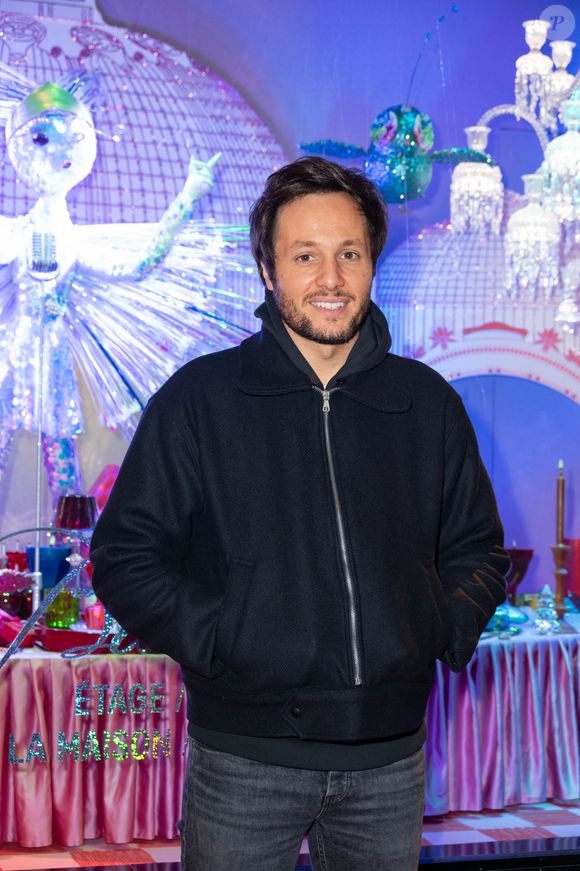 Vianney a même fêté ses 35 ans sur ce chantier difficile, où il a manipulé 15 tonnes de bois sous toutes les météos. Une détermination qui force le respect...

Vianney à l'inauguration des décorations du ‘130e Noël des Galeries Lafayette’ le 14 novembre 2024 à Paris, France. Photo Mireille Ampilhac/Abaca