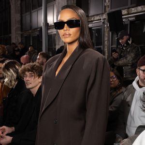 Le chanteuse américaine Cassie au front row du défilé Louis Gabriel Nouchi Collection Prêt-à-Porter Automne/Hiver 2024 lors de la Fashion Week de Paris (PFW), rue poissonnière à Paris, France, le 17 janvier 2024. © Jeremy Melloul/Bestimage