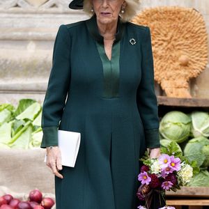 Londres, ROYAUME-UNI. La reine Camilla (Camilla Parker Bowles, reine consort d'Angleterre) quitte l'abbaye de Westminster après avoir assisté à la cérémonie de la Fête nationale des récoltes, organisée par Love British Food, en collaboration avec des organismes caritatifs de distribution alimentaire de premier plan, à l'occasion de la Journée mondiale de l'alimentation. Backgrid UK/ Bestimage