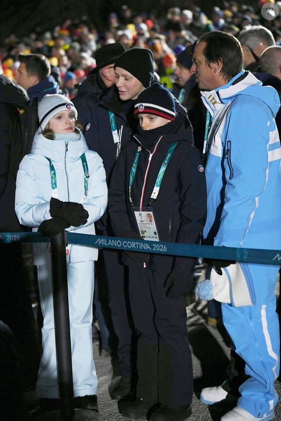 Gabriella, Jacques et Charlène de Monaco à la remise des prix de l'équipe mixte de skeleton lors des jeux olympiques d'hiver de Milan-Cortina 2026 le 15 février 2026.

Photo : Zuma Press / Bestimage