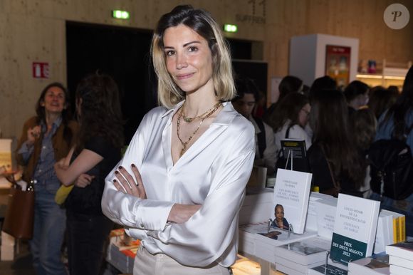 Elle l'accuse de violences physiques et psychologiques lors de leur relation entre 2013 et 2014.

Alexandra Rosenfeld au Festival du Livre de Paris au Grand Palais éphémère à Paris, France, le 23 avril 2022. © Jack Tribeca/Bestimage