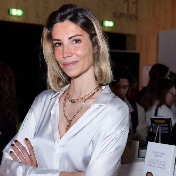 Elle l'accuse de violences physiques et psychologiques lors de leur relation entre 2013 et 2014.

Alexandra Rosenfeld au Festival du Livre de Paris au Grand Palais éphémère à Paris, France, le 23 avril 2022. © Jack Tribeca/Bestimage