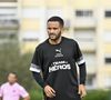 A son arrivée sur place, il s'est installé dans le XIIe arrondissement.

Exclusif - Malik Bentalha - Exclusif - Match de rentrée de la Team des Héros à Vesoul au profit des associations "Le Sourire d'Elias" et "Nous Aussi" le 8 septembre 2024. © Pierre Perusseau/Bestimage