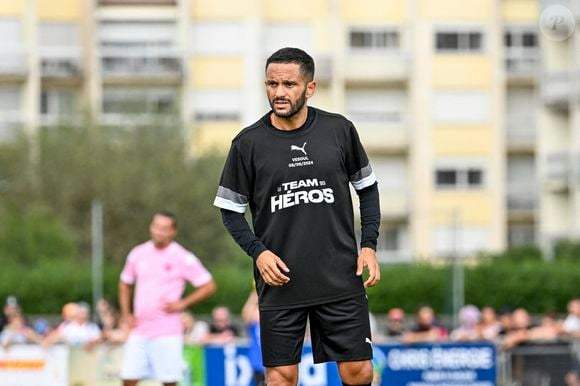 A son arrivée sur place, il s'est installé dans le XIIe arrondissement.

Exclusif - Malik Bentalha - Exclusif - Match de rentrée de la Team des Héros à Vesoul au profit des associations "Le Sourire d'Elias" et "Nous Aussi" le 8 septembre 2024. © Pierre Perusseau/Bestimage