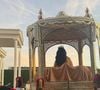 Un peu plus tard, on découvre également le cortège de la mariée qui est portée dans un trône oriental nommé Amaria.
Vitaa au mariage de Sarah, la fille de l'époux de la chanteuse, Hicham. Instagram. mai 2025