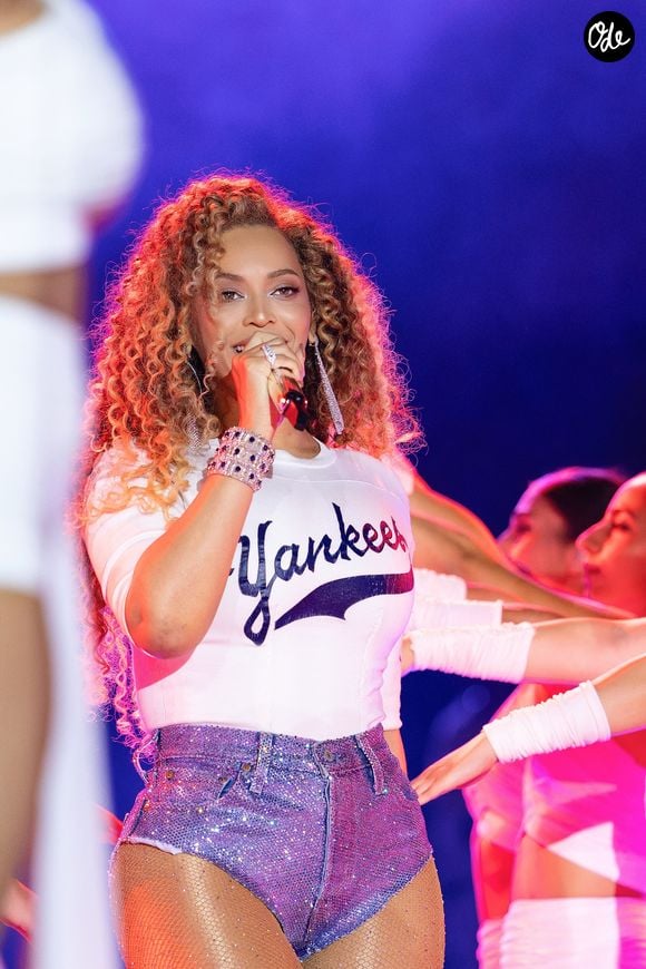 Exclusif - Beyoncé sur scène lors d'un concert de Jay-Z au Yankee Stadium, dans le Bronx, le 12 juillet 2026. Copyright : Backgrid USA / Bestimage