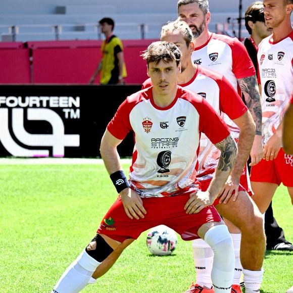 Louis Ducruet (président des Barbagiuans) lors du match de football caritatif au stade Louis II de Monaco opposant les Barbagiuans aux pilotes de l'équipe Nazionale Piloti dans le cadre de la "Racing Stars Football Cup" le 3 juin 2026.
Depuis 35 ans, des pilotes automobiles participent chaque année à un match de football caritatif organisé à Monaco. Ce " match des pilotes " a accueilli tous les plus grands de la Formule 1, y compris Michael Schumacher. En 2025, une nouvelle mouture a vu le jour, la Racing Stars Football Cup, sous la houlette de Louis Ducruet, le fils de la princesse Stéphanie. Ce 3 juin 2026, avait lieu la deuxième édition de l'événement caritatif, organisé au profit de deux associations.
Les fonds récoltés lors de l'événement seront reversés à deux associations. La première est " Mercy Ships ", qui déploie des navires-hôpitaux afin d'offrir des soins chirurgicaux gratuits en Afrique. La seconde association est " Les Soins de l'espoir ", qui est engagée auprès d'enfants et d'adultes défavorisés en Asie du Sud-Est, notamment au Vietnam.
Les Barbagiuans ont remporté le match 6 - 2

© Bruno Bebert / Bestimage