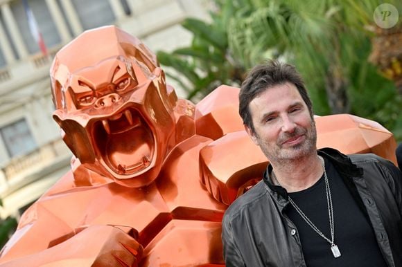 L'espace accueille plusieurs de ses propres sculptures et des tableaux de Robert Combas.


Christian Estrosi, le maire de Nice, et l'artiste Richard Orlinski ont inauguré l'exposition "La Promenade d'Orlinski" dans les rues de Nice.  © Bruno Bebert / Bestimage