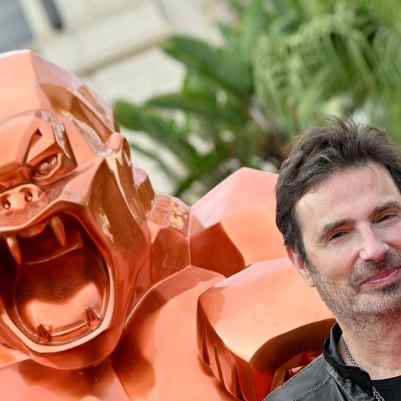 L'espace accueille plusieurs de ses propres sculptures et des tableaux de Robert Combas.


Christian Estrosi, le maire de Nice, et l'artiste Richard Orlinski ont inauguré l'exposition "La Promenade d'Orlinski" dans les rues de Nice.  © Bruno Bebert / Bestimage