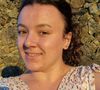 "Il y en a une qui m’a dit : tu n’as pas à laver ton linge sale en public alors qu’en aucun cas je ne l'avais fait. Je voulais juste éviter des questions sur mon couple. Un autre m'a retiré du groupe WhatsApp ADP tour".

Flavie ex-candidate de l'amour est dans le pré immortalisée sur Instagram (Capture d'écran).