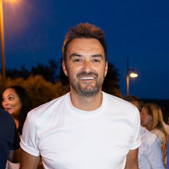 Cyril Lignac est un chef connu et reconnu.

Exclusif - Cyril Lignac - Arrivées au spectacle de J.Armanet "Brûler le feu" lors du Festival de Ramatuelle. 
© Cyril Bruneau / Festival de Ramatuelle / Bestimage