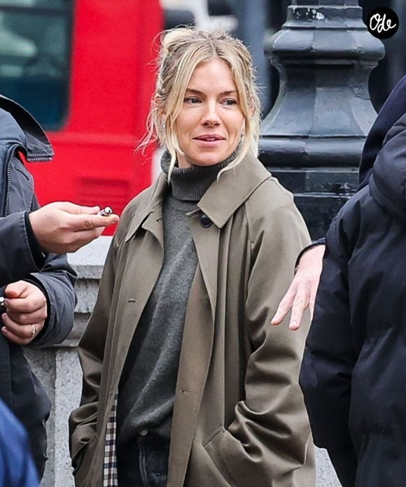 John Krasinski, Sienna Miller et Max Beesley sont aperçus en train de tourner la série dramatique « Jack Ryan » à Londres