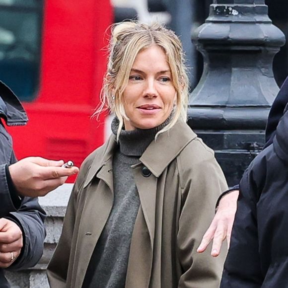 John Krasinski, Sienna Miller et Max Beesley sont aperçus en train de tourner la série dramatique « Jack Ryan » à Londres