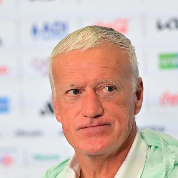 Il a dû quitter les États-Unis en précipitamment pour rentrer en France.

Didier Deschamps, lors d'une conférence de presse tenue dans la salle de conférence du Philadelphia Stadium, à Philadelphie, dans l'après-midi du dimanche 21 juin 2026. Crédit photo : © Eduardo Carmim/Sport Press Photo via Zuma Press/ABACAPRESS.COM