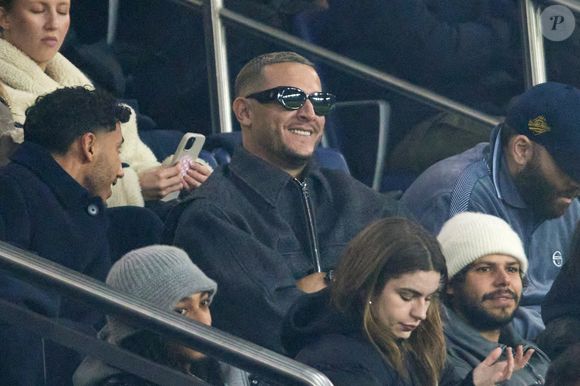 DJ Snake dans les tribunes lors du match de Ligue 1 McDonald's "PSG - Reims (1-1)" au Parc Des Princes, le 25 janvier 2025. © Cyril Moreau/Bestimage