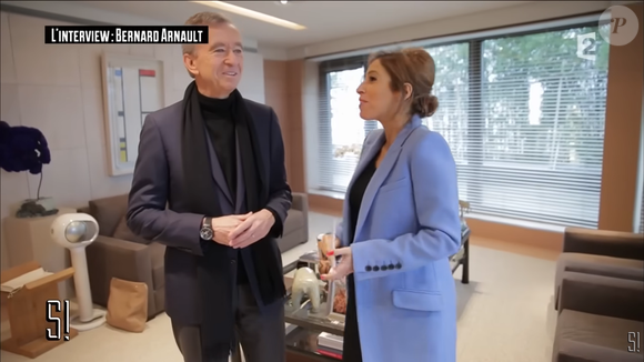 Bernard Arnault fait visiter son bureau avenue Montaigne à Léa Salamé dans l'émission "Stupéfiant"