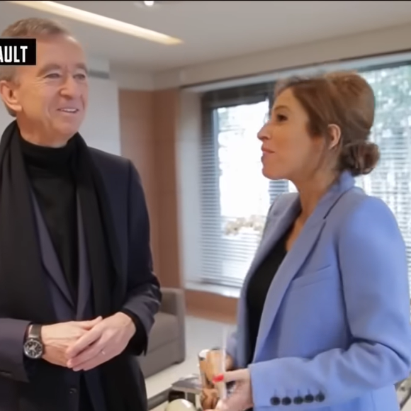 Bernard Arnault fait visiter son bureau avenue Montaigne à Léa Salamé dans l'émission "Stupéfiant"