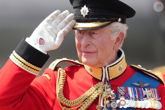 Le roi Charles III d'Angleterre - Les membres de la famille royale britannique au balcon de Buckingham Palace lors de la cérémonie Trooping the Colour à Londres, le 14 juin 2025. © Jams Whatling / Bestimage