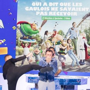 Exclusif - Jean-Claude Van Damme (JCVD, venu présenté le film « Le dernier mercenaire » (Production Netflix))), Bernard Montiel - Enregistrement de l'émission "TPMP (Touche Pas à Mon Poste)", présentée par C.Hanouna et diffusée en direct sur C8 le 7 juin
© Jack Tribeca / Bestimage