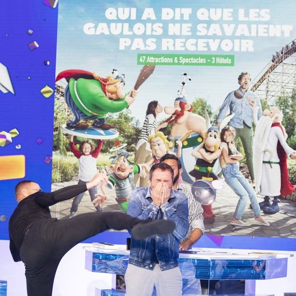 Exclusif - Jean-Claude Van Damme (JCVD, venu présenté le film « Le dernier mercenaire » (Production Netflix))), Bernard Montiel - Enregistrement de l'émission "TPMP (Touche Pas à Mon Poste)", présentée par C.Hanouna et diffusée en direct sur C8 le 7 juin
© Jack Tribeca / Bestimage