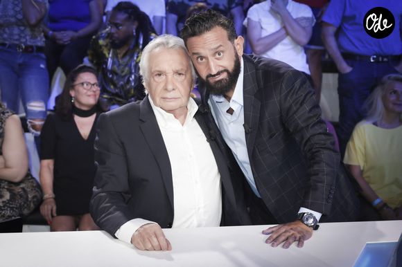 Exclusif - Michel Sardou, Cyril Hanouna sur le plateau de l'émission Touche pas à mon poste (TPMP) présentée en direct par C.Hanouna et diffusée sur C8 le 29 août 2022. © Jack Tribeca / Bestimage