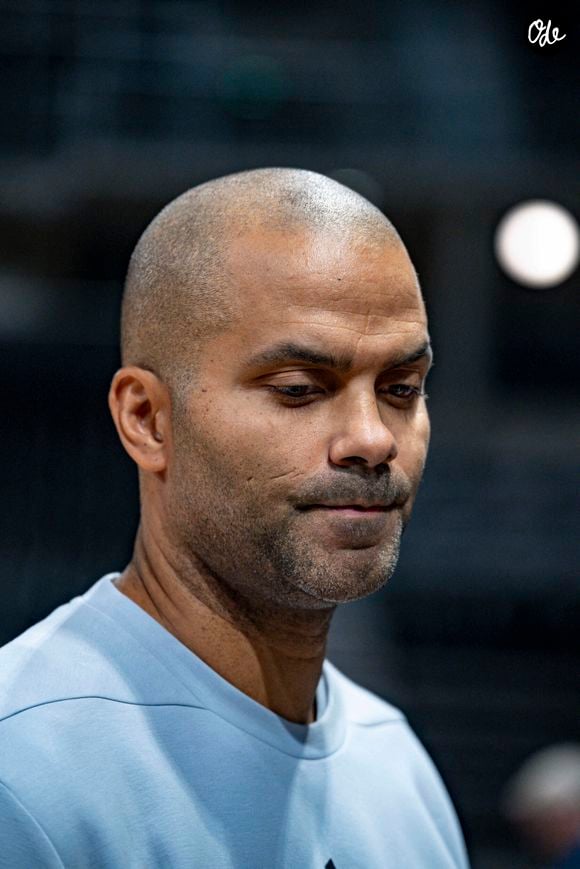 Il s'est ainsi envolé pour l'Angola sans ses deux enfants, Josh et Liam, peu de temps après la mort de son père des suites d'une crise cardiaque à l'âge de 70 ans

Tony Parker lors d'un point presse de la LDLC ASVEL à la veille du match d'EuroLeague face à Tel Aviv, à Villeurbanne, le 23/09/2026. Photo Sandrine Thesillat / PsNewZ /Bestimage